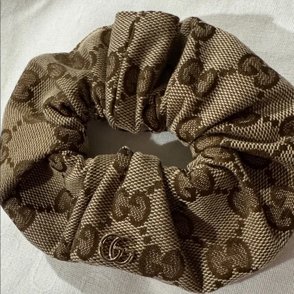 New- Gucci Beige/Dark brown Monogram Scrunchie display picture 1